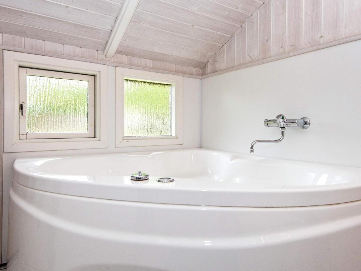 5 Person Holiday Home In B Rkop Egeskov  ภายนอก รูปภาพ